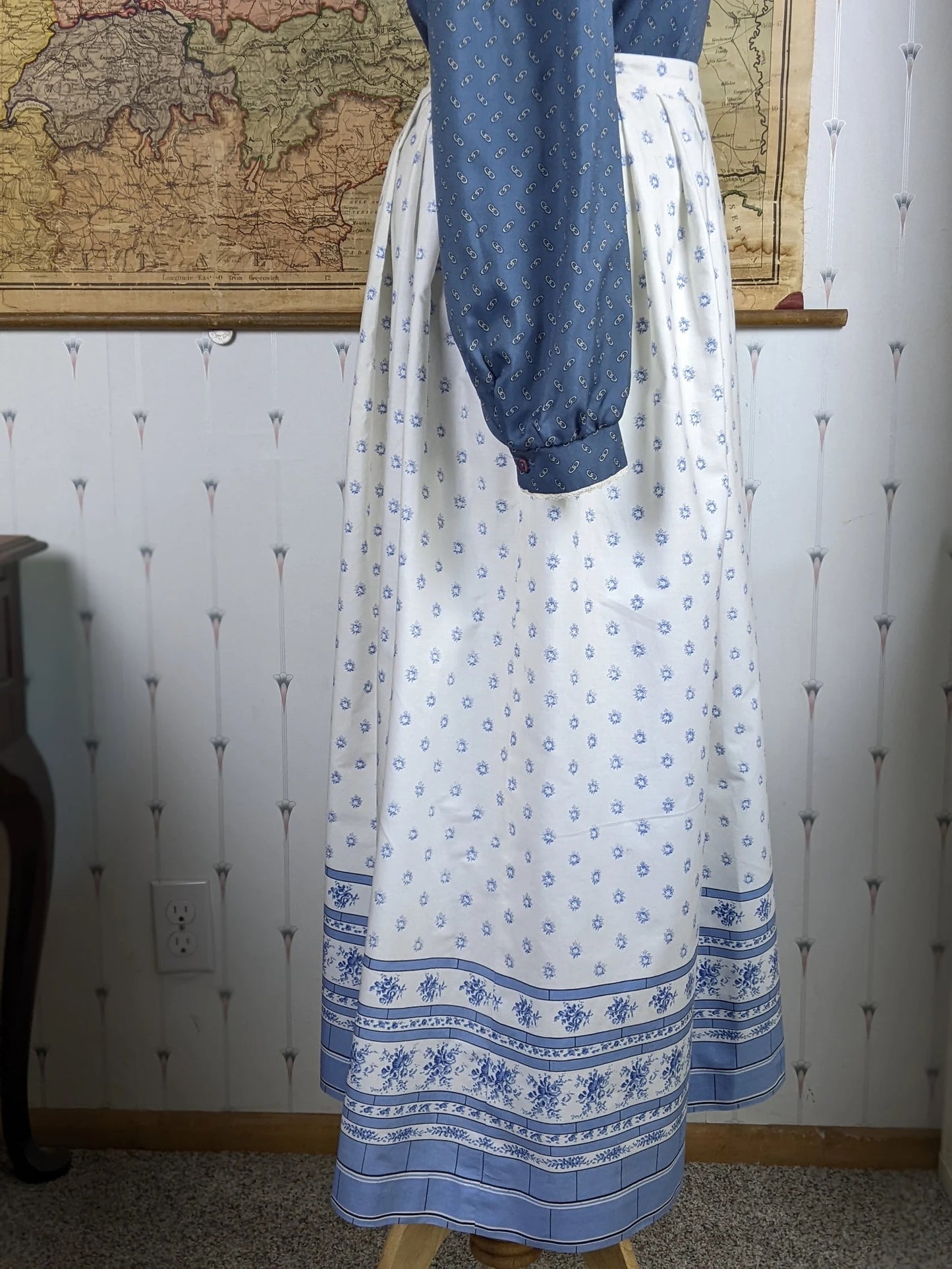 80s white and blue ditsy floral skirt by Kenneth Gordon (RARE!)